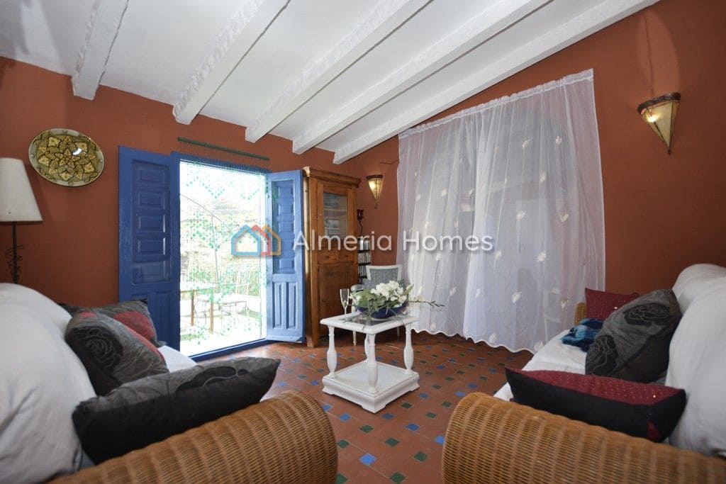 7 bedroom Finca/Country House for sale in Arboleas with pool - € 299,999 (Ref: 8141509)