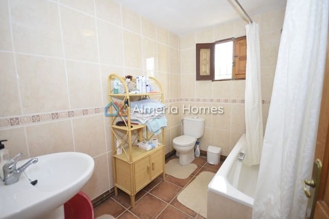 Chalet de 3 habitaciones en Oria en venta con piscina - 142.995 € (Ref: 8330995)