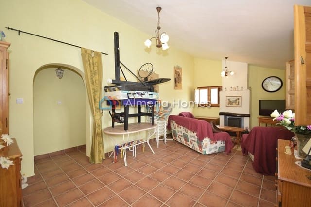 Chalet de 3 habitaciones en Oria en venta con piscina - 142.995 € (Ref: 8330995)