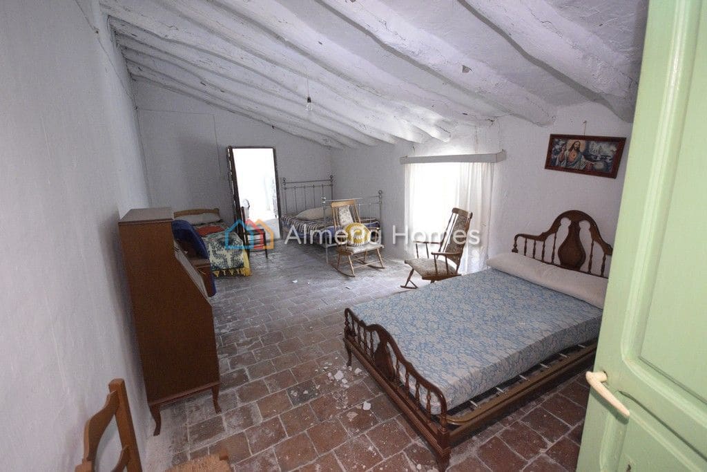 4 sypialnia Finka/Dom wiejski na sprzedaż w Oria z garażem - 57 500 € (Ref: 8376571)