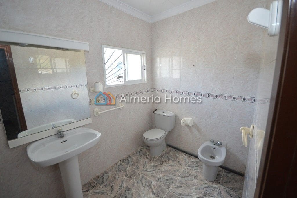 5 soveværelse Finca/Landehus til salg i Albox med garage - € 155.000 (Ref: 8394341)