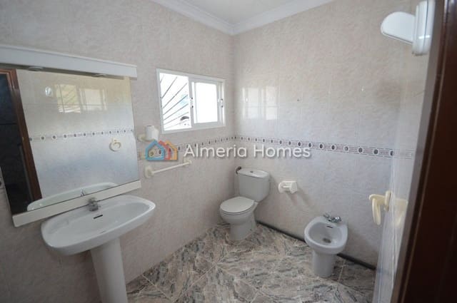 5 soveværelse Finca/Landehus til salg i Albox med garage - € 155.000 (Ref: 8394341)