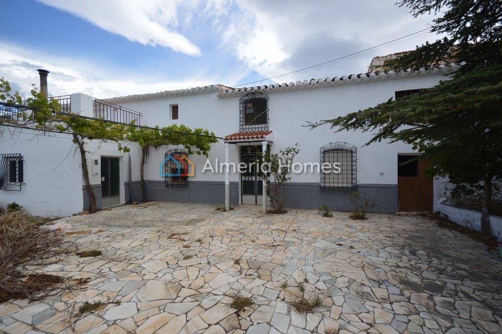 5 soveværelse Finca/Landehus til salg i Albox med garage - € 155.000 (Ref: 8394341)