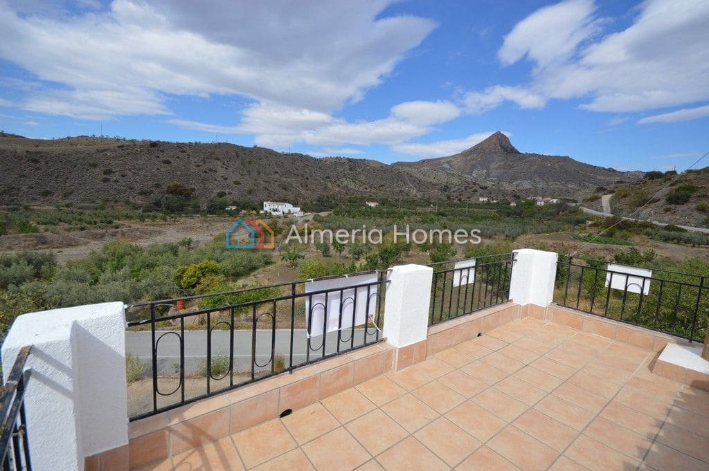 5 soveværelse Finca/Landehus til salg i Albox med garage - € 155.000 (Ref: 8394341)