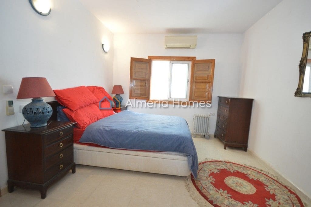 3 soveværelse Villa til salg i Oria med swimmingpool - € 275.000 (Ref: 8506070)