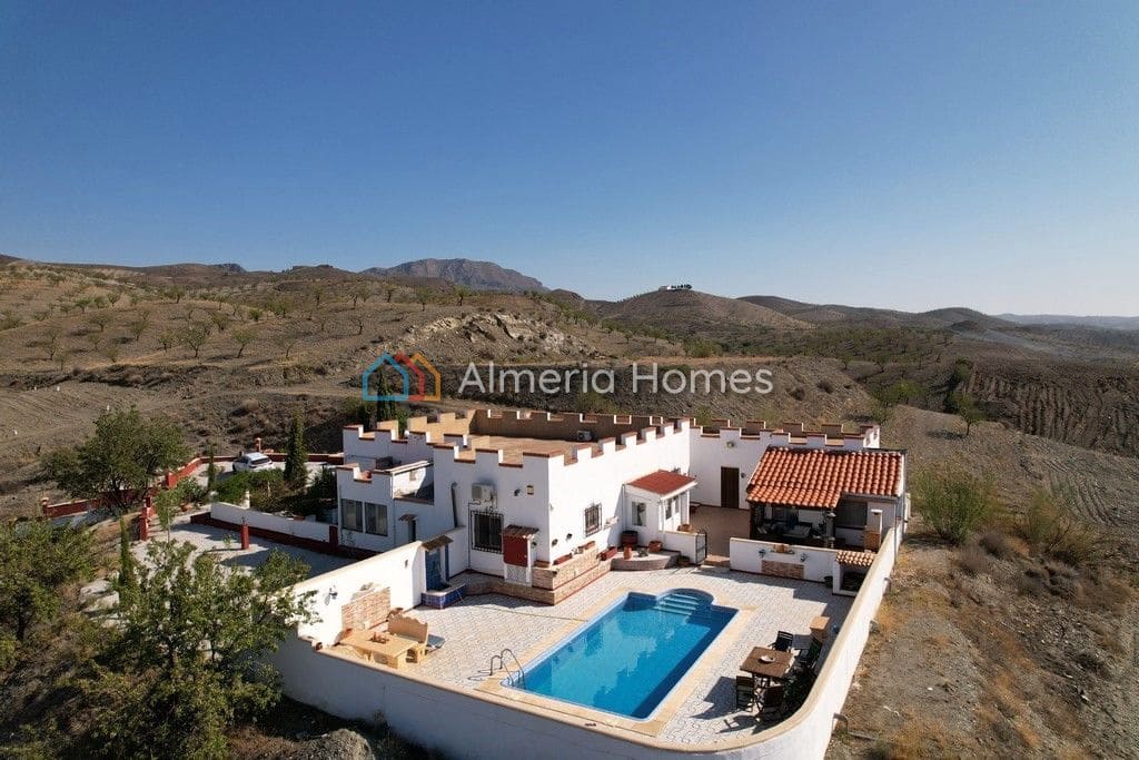 3 soveværelse Villa til salg i Oria med swimmingpool - € 275.000 (Ref: 8506070)