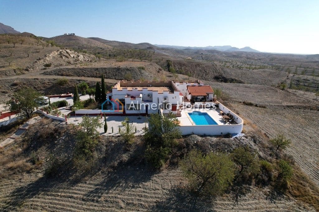 3 soveværelse Villa til salg i Oria med swimmingpool - € 275.000 (Ref: 8506070)