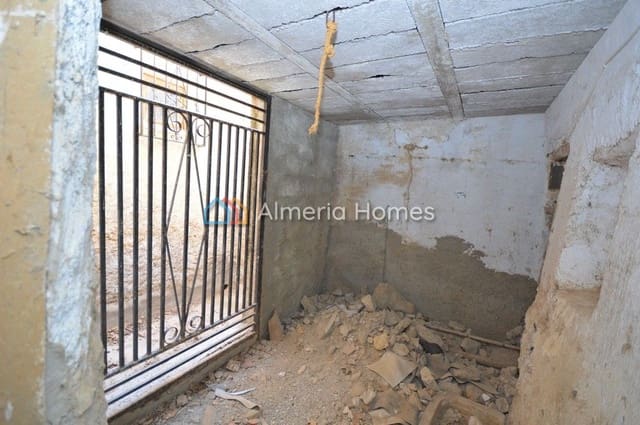 4 soveværelse Byhus til salg i Oria med garage - € 45.000 (Ref: 8506073)