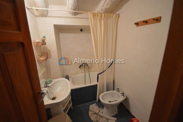 4 soveværelse Byhus til salg i Oria med garage - € 45.000 (Ref: 8506073)