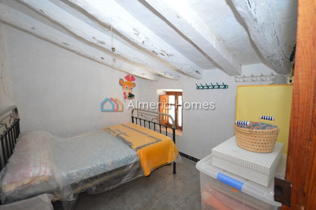 4 soveværelse Byhus til salg i Oria med garage - € 45.000 (Ref: 8506073)