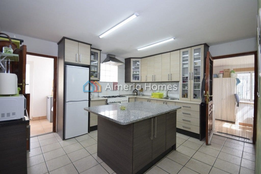 5 soveværelse Finca/Landehus til salg i Velez-Rubio med swimmingpool - € 174.950 (Ref: 8544176)