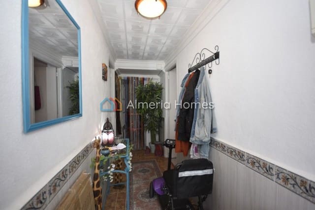 6 soveværelse Finca/Landehus til salg i Chirivel med swimmingpool - € 90.000 (Ref: 8548731)