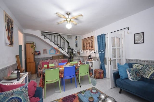 6 soveværelse Finca/Landehus til salg i Chirivel med swimmingpool - € 90.000 (Ref: 8548731)