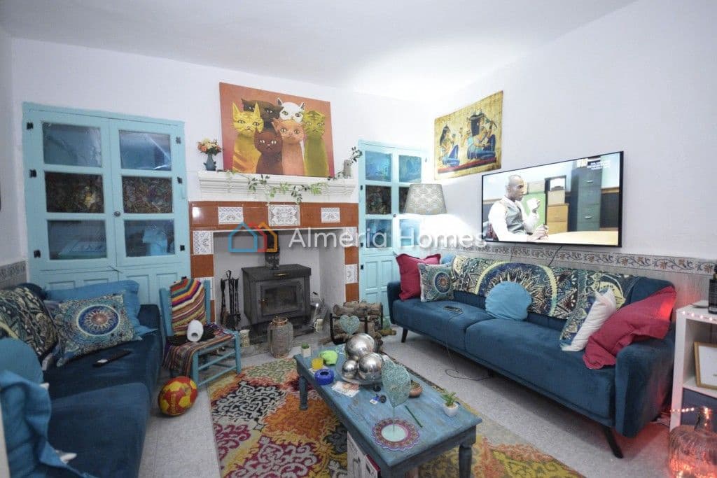 6 soveværelse Finca/Landehus til salg i Chirivel med swimmingpool - € 90.000 (Ref: 8548731)