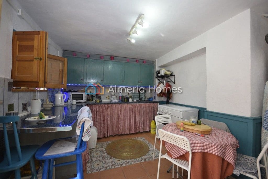 6 soveværelse Finca/Landehus til salg i Chirivel med swimmingpool - € 90.000 (Ref: 8548731)