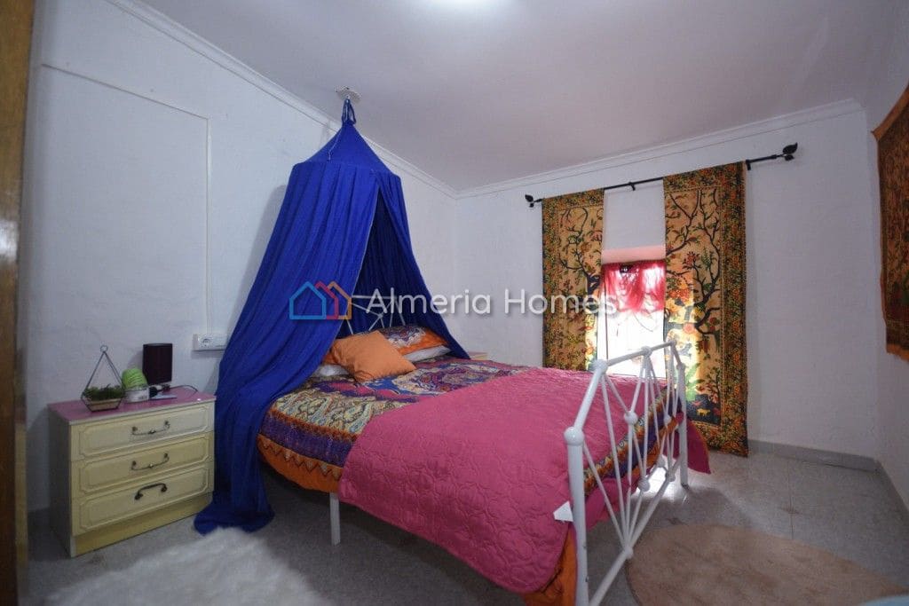 6 soveværelse Finca/Landehus til salg i Chirivel med swimmingpool - € 90.000 (Ref: 8548731)