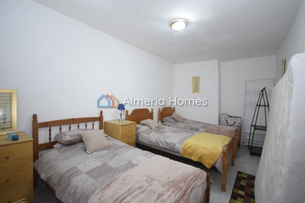 6 soveværelse Finca/Landehus til salg i Chirivel med swimmingpool - € 90.000 (Ref: 8548731)