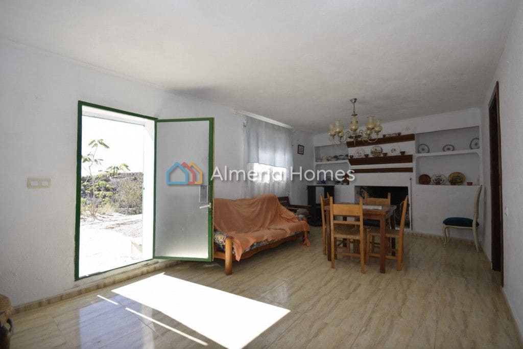 6 soveværelse Finca/Landehus til salg i Velez-Rubio - € 95.000 (Ref: 8571760)