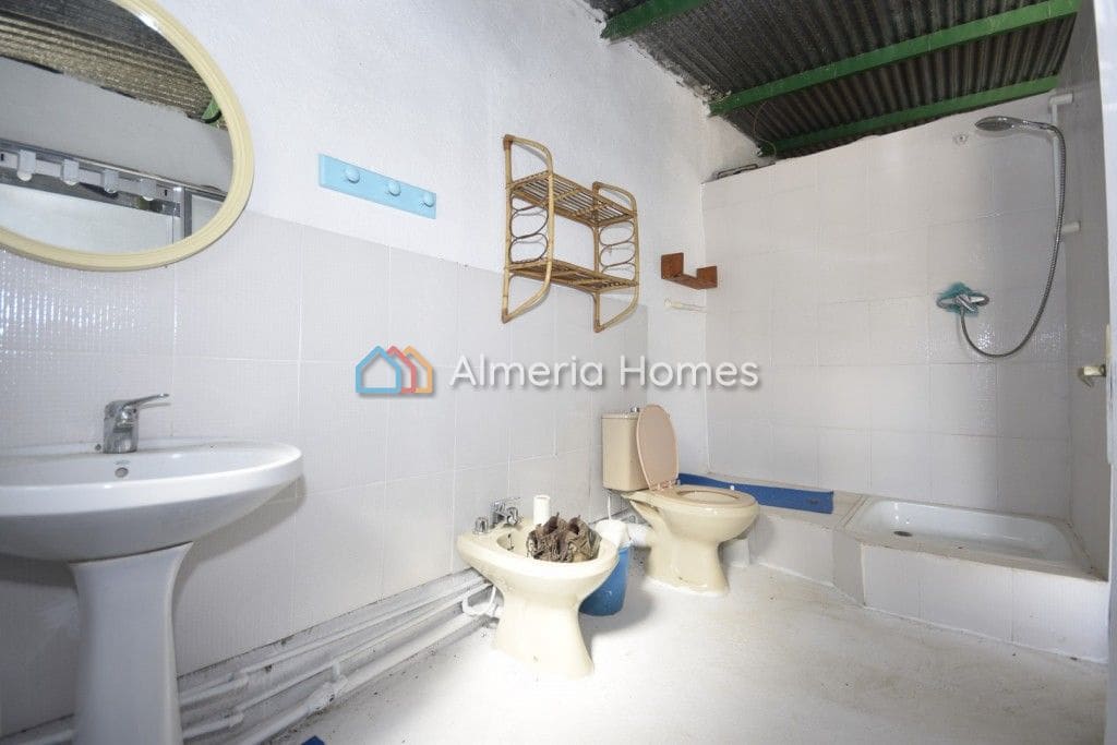 6 soveværelse Finca/Landehus til salg i Velez-Rubio - € 95.000 (Ref: 8571760)