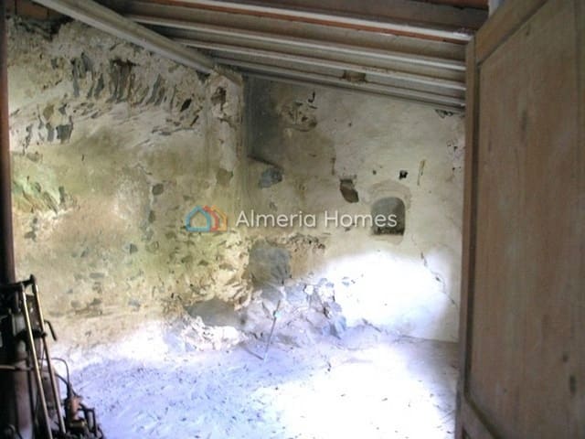 4 soveværelse Finca/Landehus til salg i Lubrín - € 27.000 (Ref: 868558)