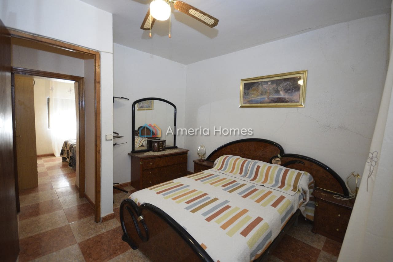 4 slaapkamer Huis te koop in Albox - € 44.000 (Ref: 8736871)