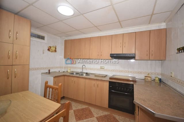 4 slaapkamer Huis te koop in Albox - € 44.000 (Ref: 8736871)