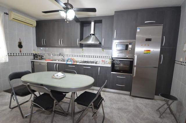 3 slaapkamer Huis te koop in Albox met garage - € 125.000 (Ref: 8736881)