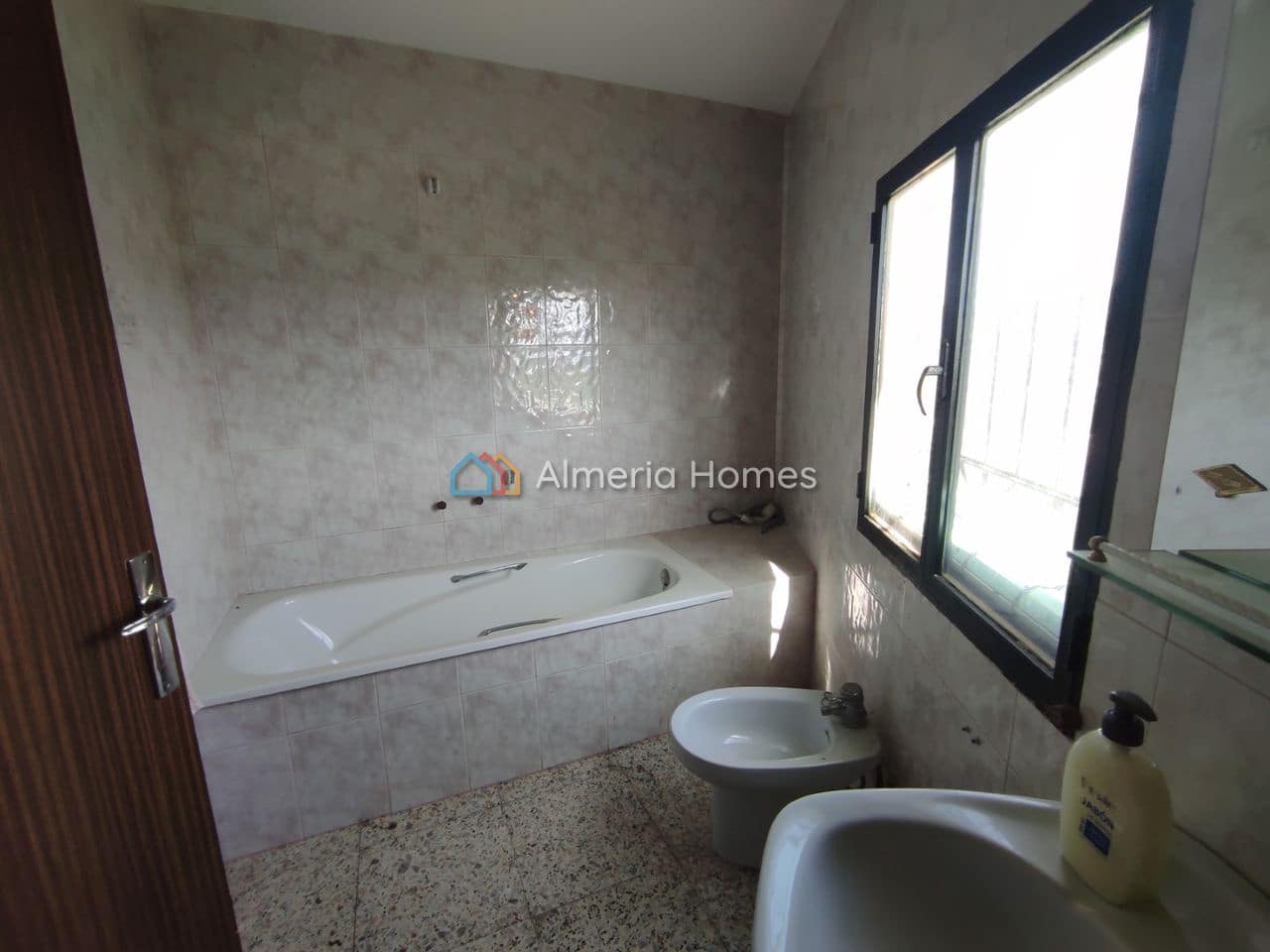 6 soveværelse Byhus til salg i Cela - € 110.000 (Ref: 8736890)