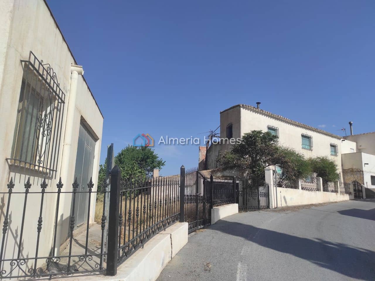 6 soveværelse Byhus til salg i Cela - € 110.000 (Ref: 8736890)