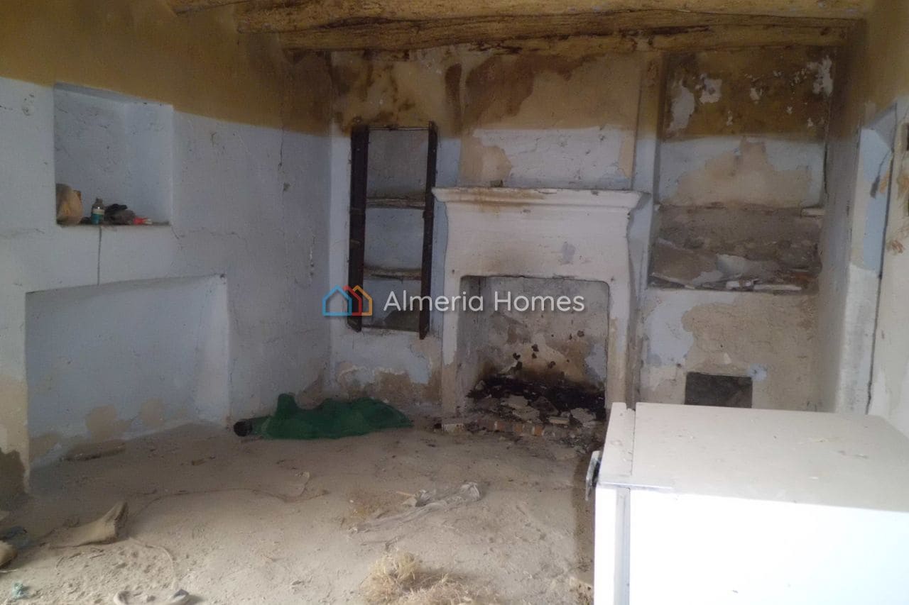 5 slaapkamer Finca/Landhuis te koop in Somontin - € 95.000 (Ref: 8736894)