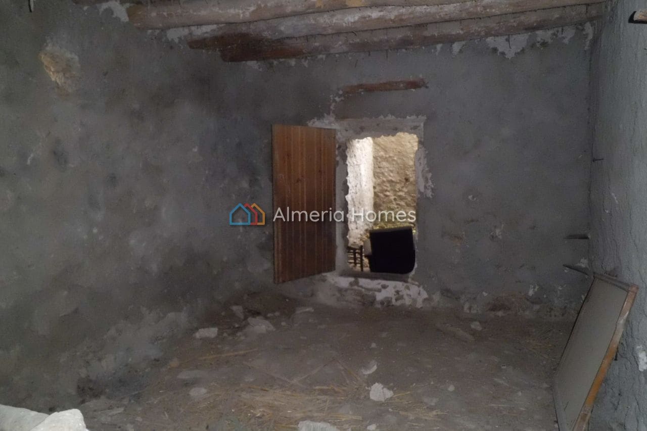 5 slaapkamer Finca/Landhuis te koop in Somontin - € 95.000 (Ref: 8736894)