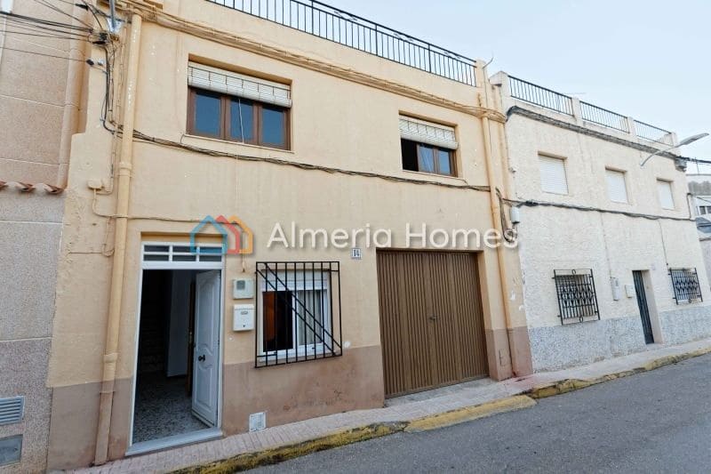 4 bedroom Apartment for sale in Turre - € 90,000 (Ref: 8736905)