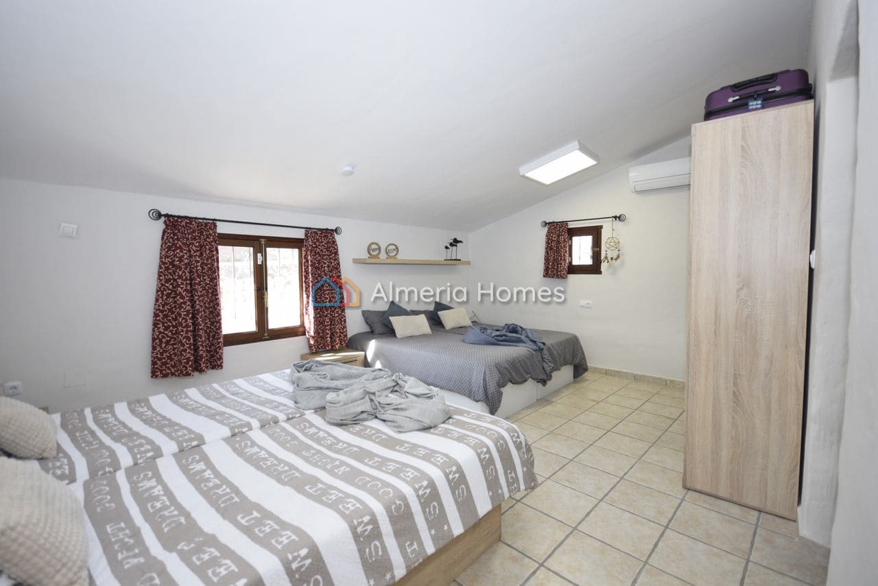 5 soveværelse Finca/Landehus til salg i Arboleas med swimmingpool - € 335.000 (Ref: 8772686)