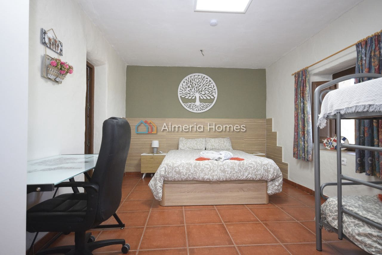 5 soveværelse Finca/Landehus til salg i Arboleas med swimmingpool - € 335.000 (Ref: 8772686)