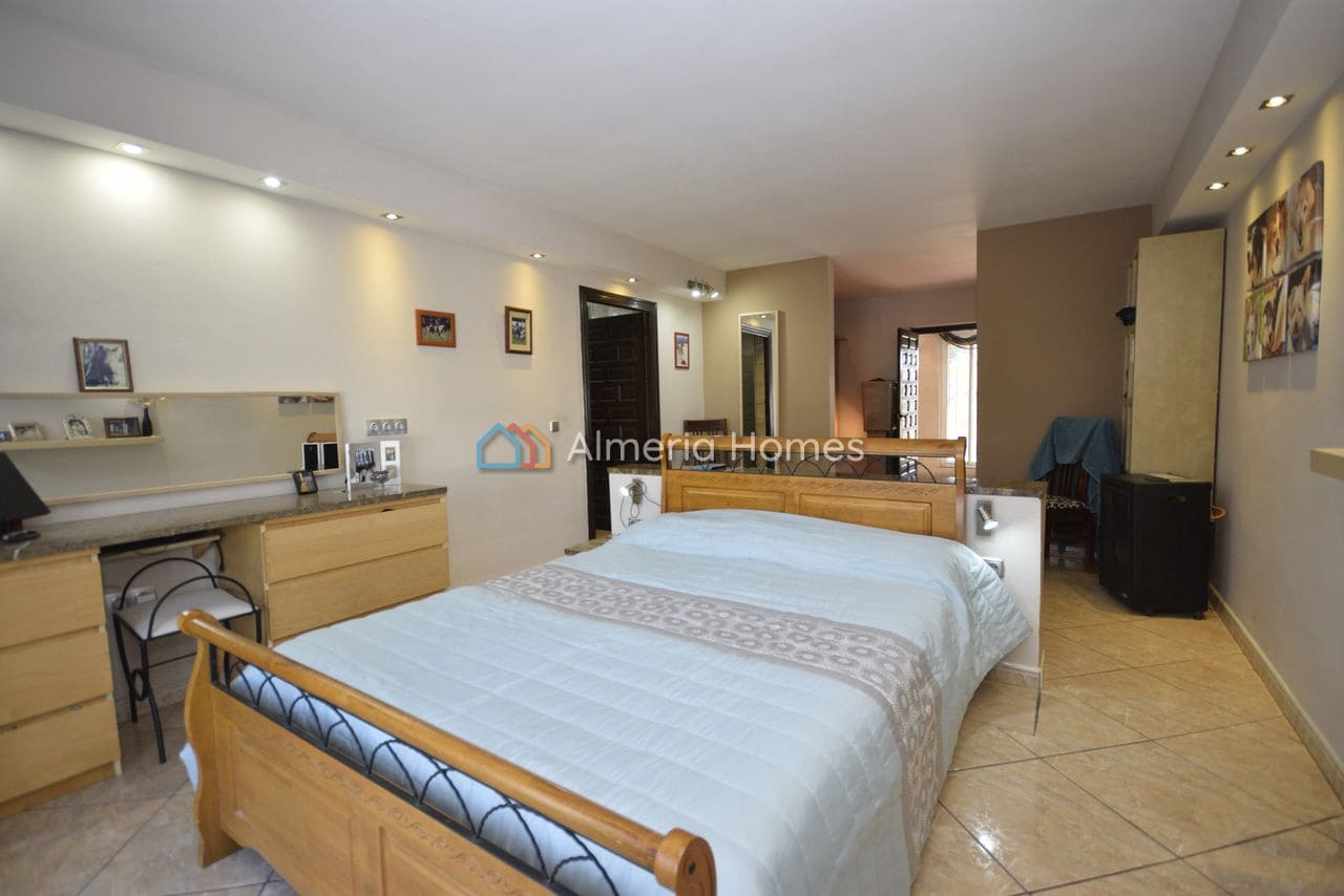 4 soveværelse Villa til salg i Seron med swimmingpool - € 374.995 (Ref: 8846639)