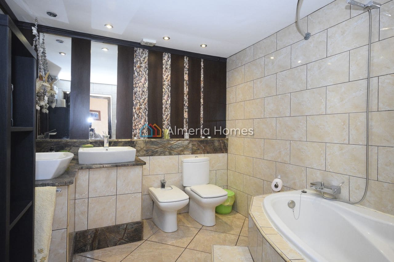 4 soveværelse Villa til salg i Seron med swimmingpool - € 374.995 (Ref: 8846639)