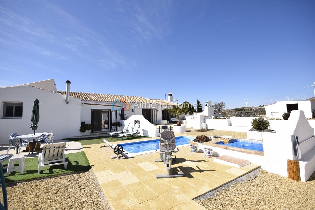 4 soveværelse Villa til salg i Seron med swimmingpool - € 374.995 (Ref: 8846639)