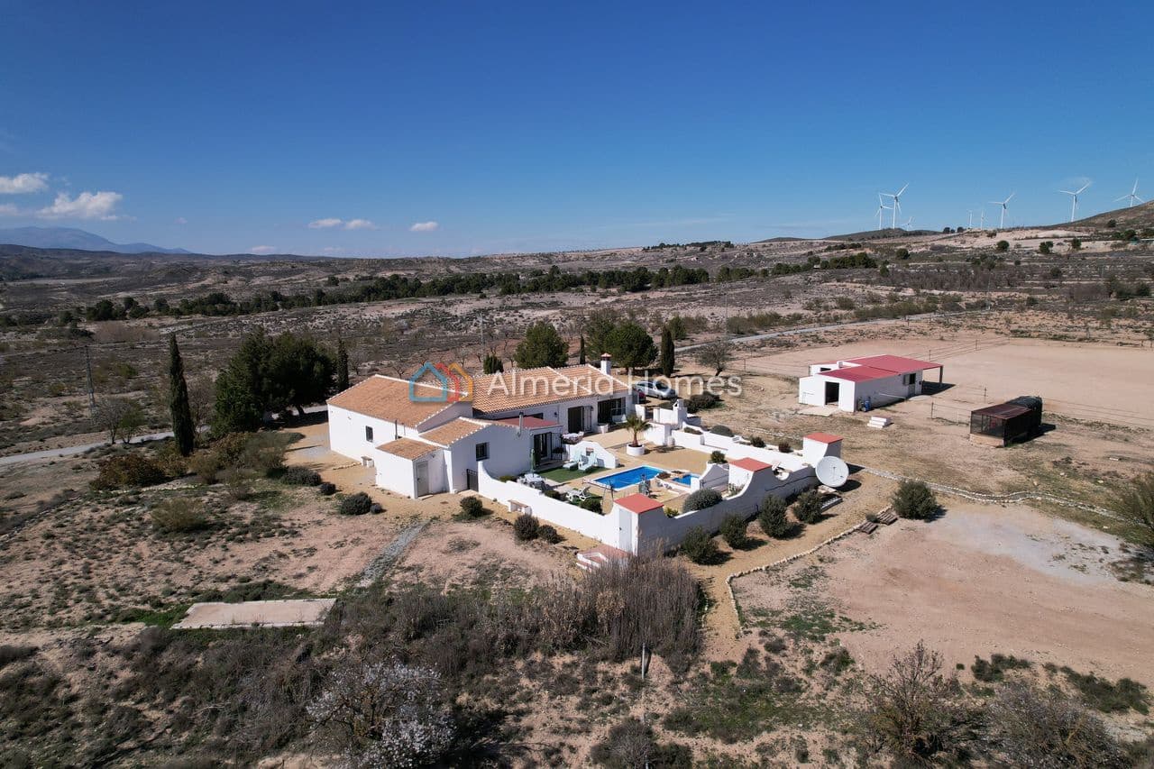 4 soveværelse Villa til salg i Seron med swimmingpool - € 374.995 (Ref: 8846639)