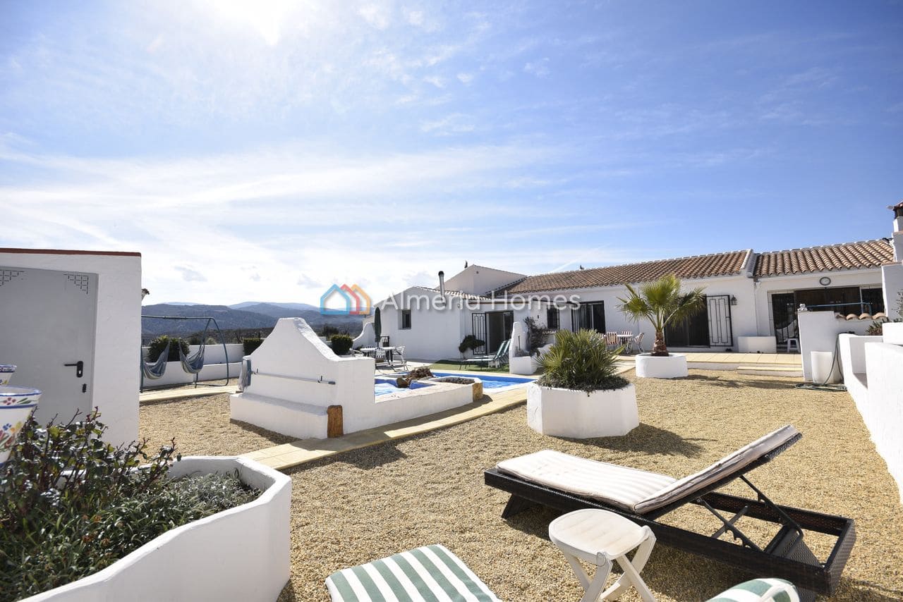 4 soveværelse Villa til salg i Seron med swimmingpool - € 374.995 (Ref: 8846639)