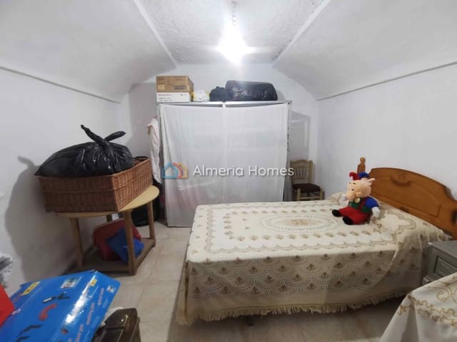 5 bedroom Cave House for sale in Benamaurel - € 50,000 (Ref: 8852999)