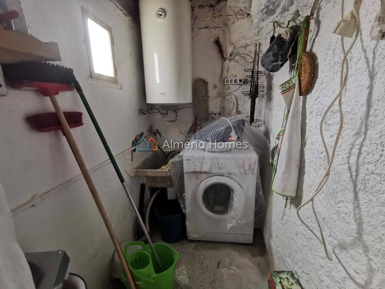 5 bedroom Cave House for sale in Benamaurel - € 50,000 (Ref: 8852999)