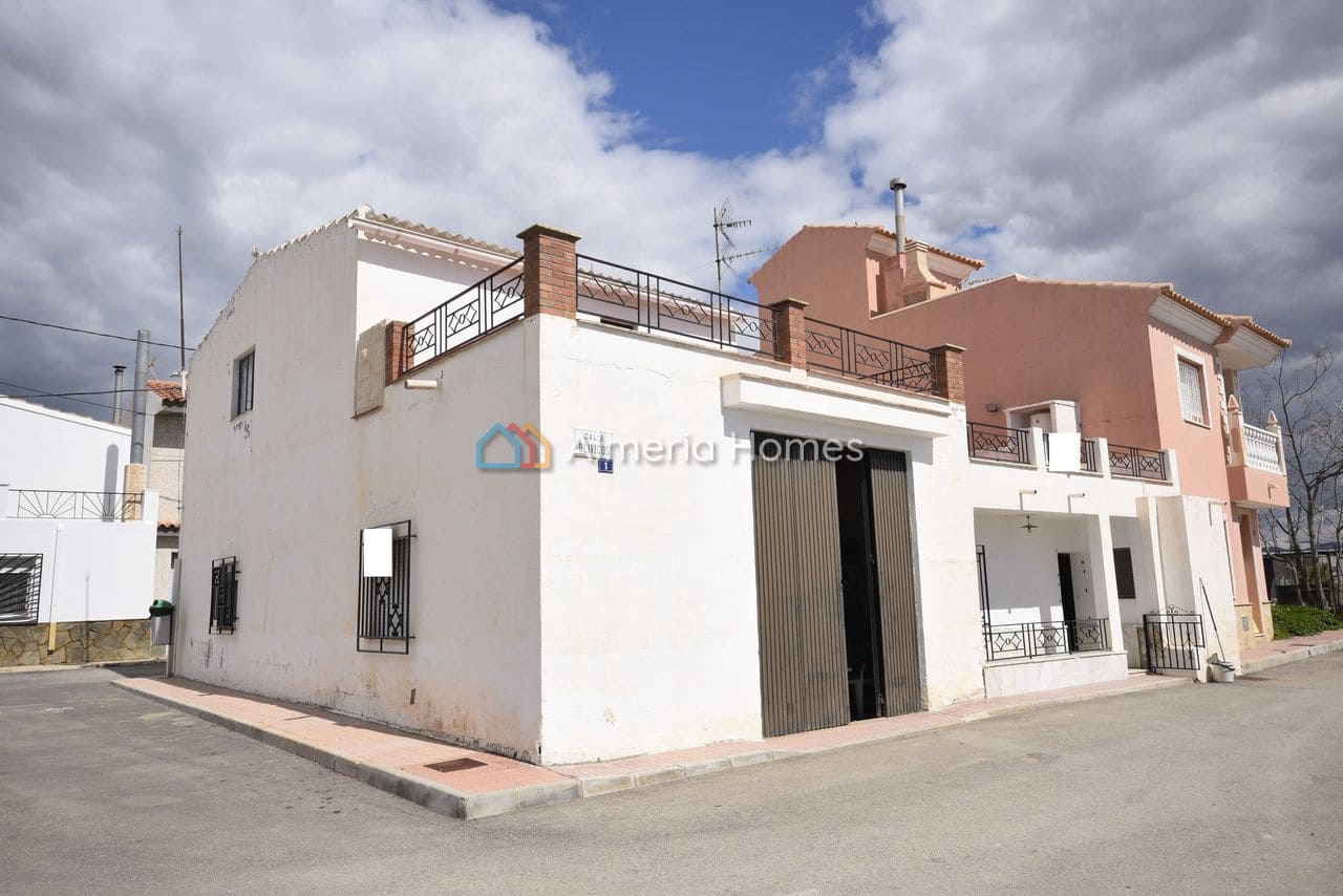 4 soveværelse Byhus til salg i Santopetar - € 89.000 (Ref: 8920240)