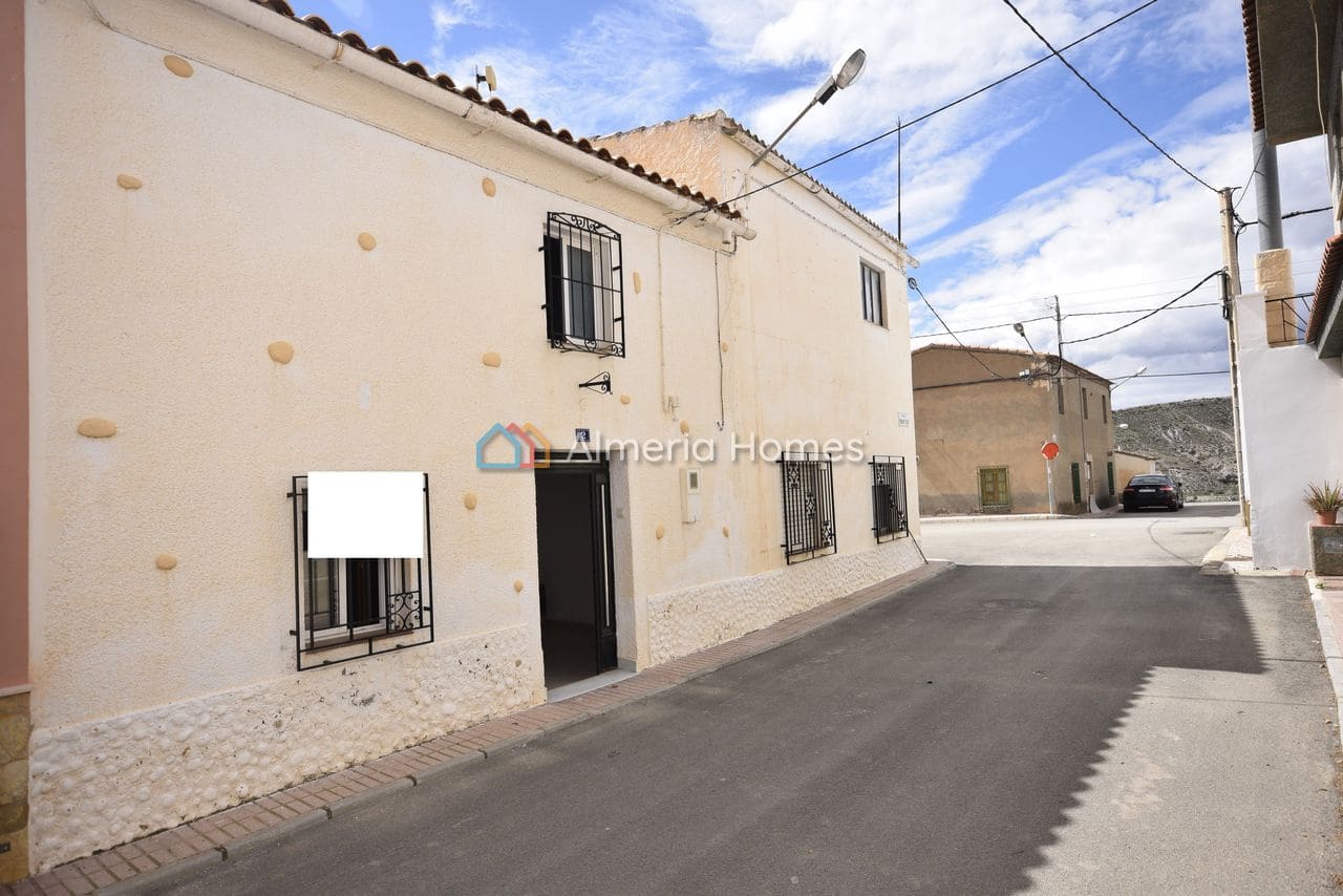 4 soveværelse Byhus til salg i Santopetar - € 89.000 (Ref: 8920240)