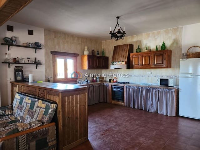 3 soveværelse Finca/Landehus til salg i Serón med swimmingpool - € 120.000 (Ref: 8925088)