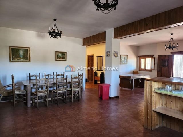 3 soveværelse Finca/Landehus til salg i Serón med swimmingpool - € 120.000 (Ref: 8925088)