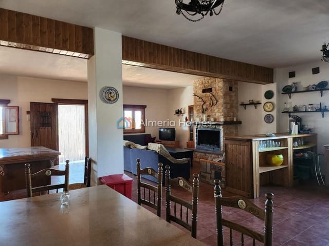 3 soveværelse Finca/Landehus til salg i Serón med swimmingpool - € 120.000 (Ref: 8925088)