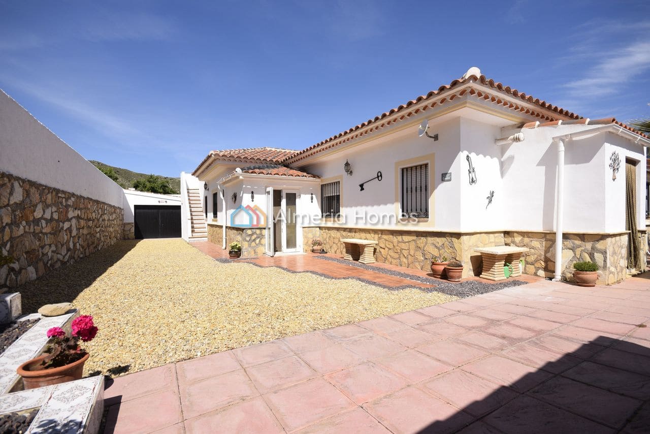 5 sovrum Villa till salu i Arboleas med pool - 369 995 € (Ref: 8927622)