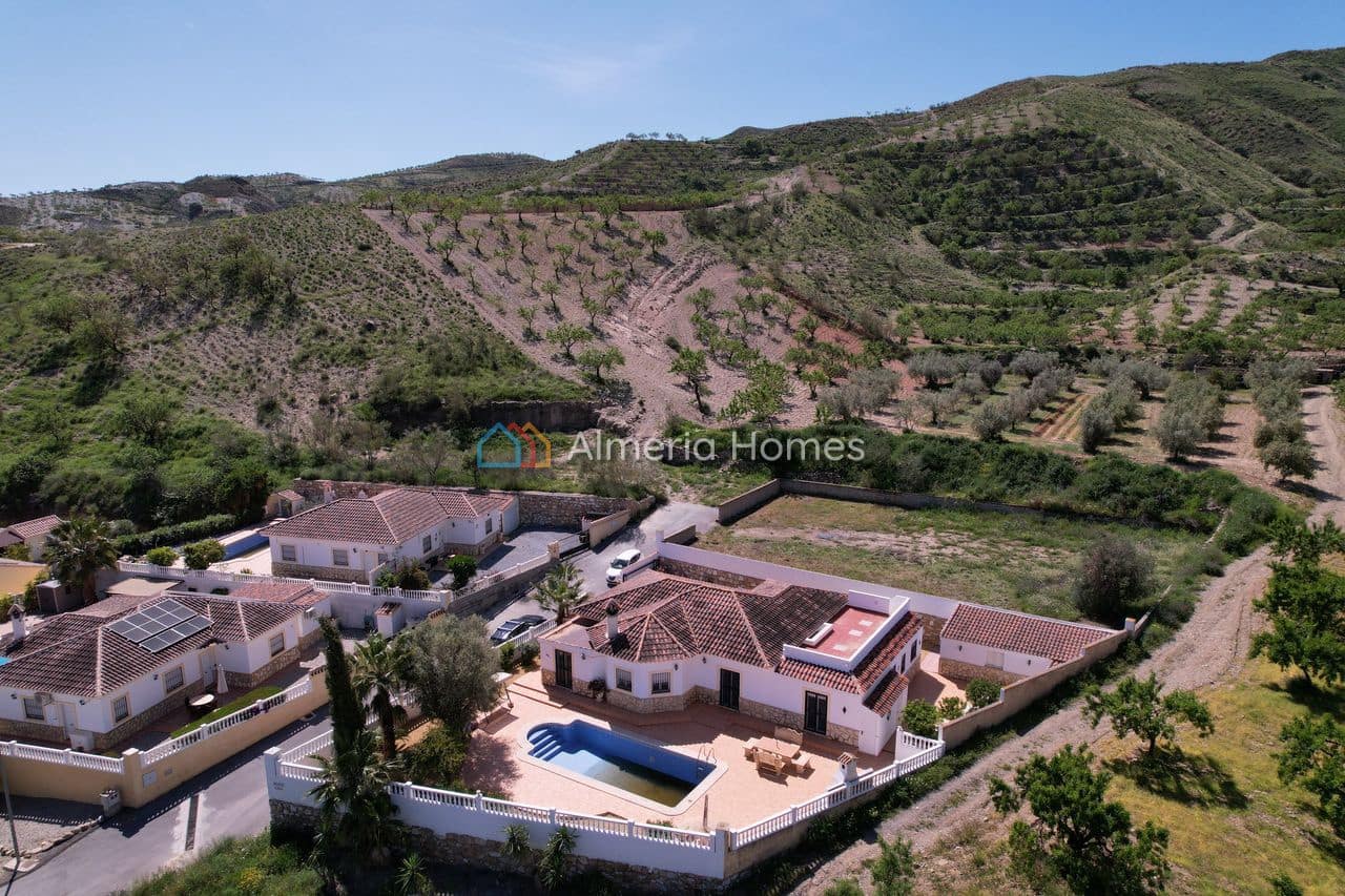 5 sovrum Villa till salu i Arboleas med pool - 369 995 € (Ref: 8927622)
