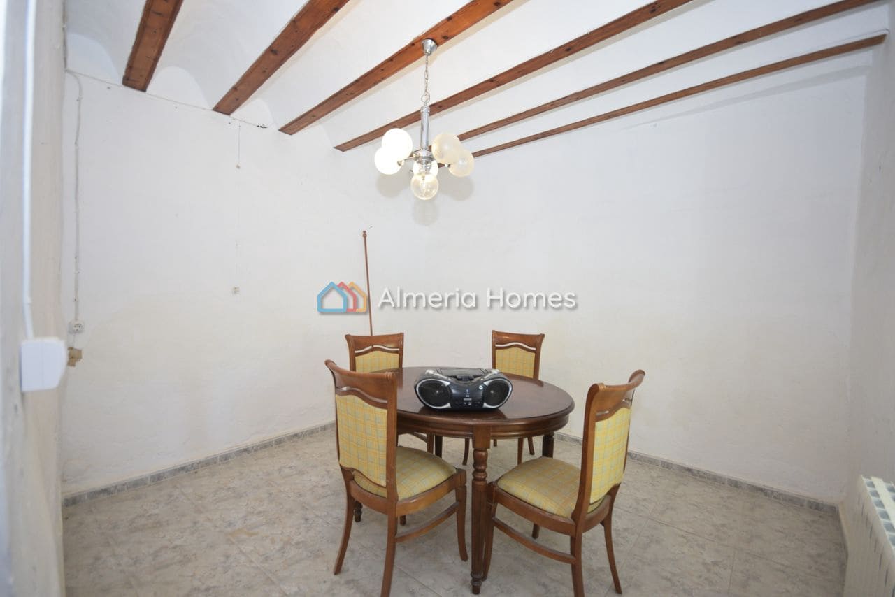 6 soveværelse Byhus til salg i Chirivel med garage - € 124.500 (Ref: 8981677)