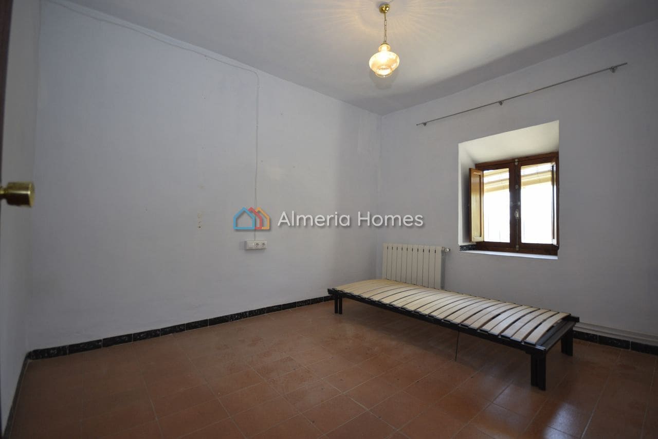 6 soveværelse Byhus til salg i Chirivel med garage - € 124.500 (Ref: 8981677)